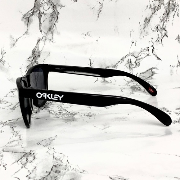 Oakley Black Frogskins with Black Lens - Picture 5 of 8